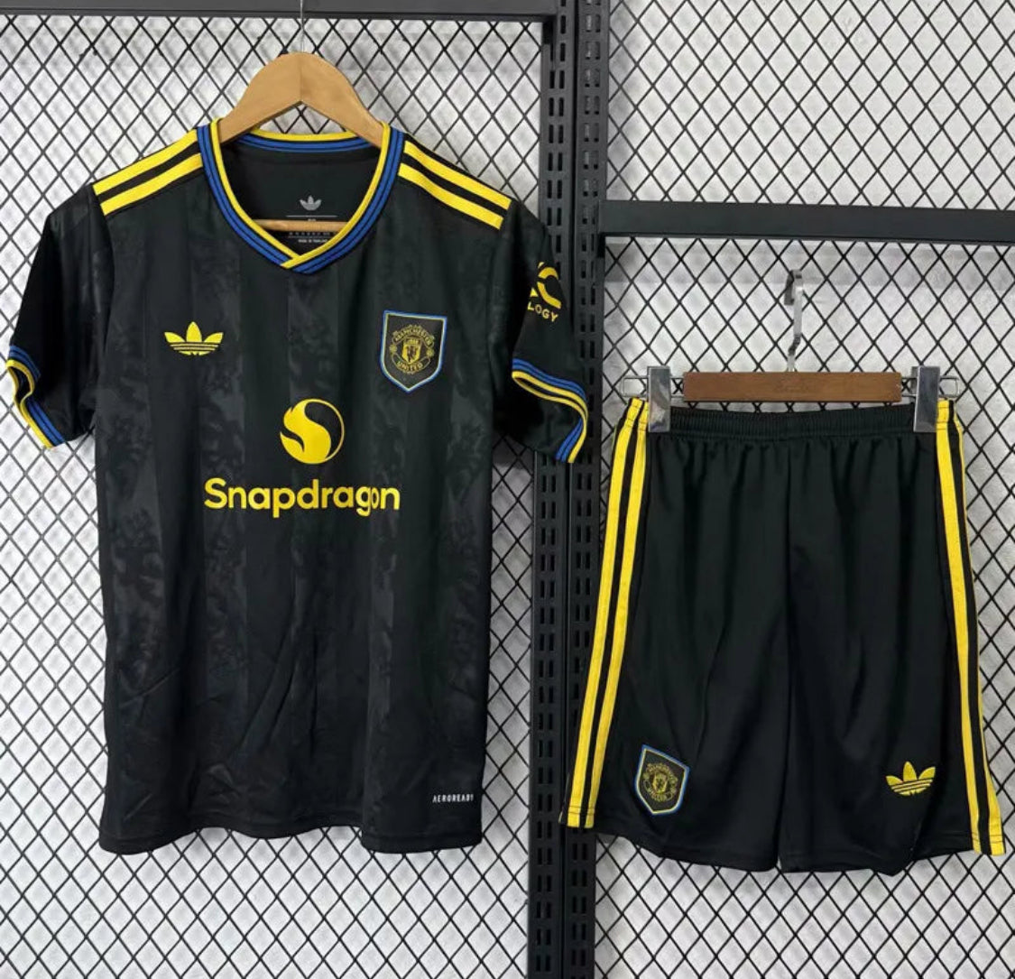 Kit ENFANT MANCHESTER UNITED THIRD
2025/2026